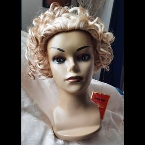 Short Blond Curly Wig